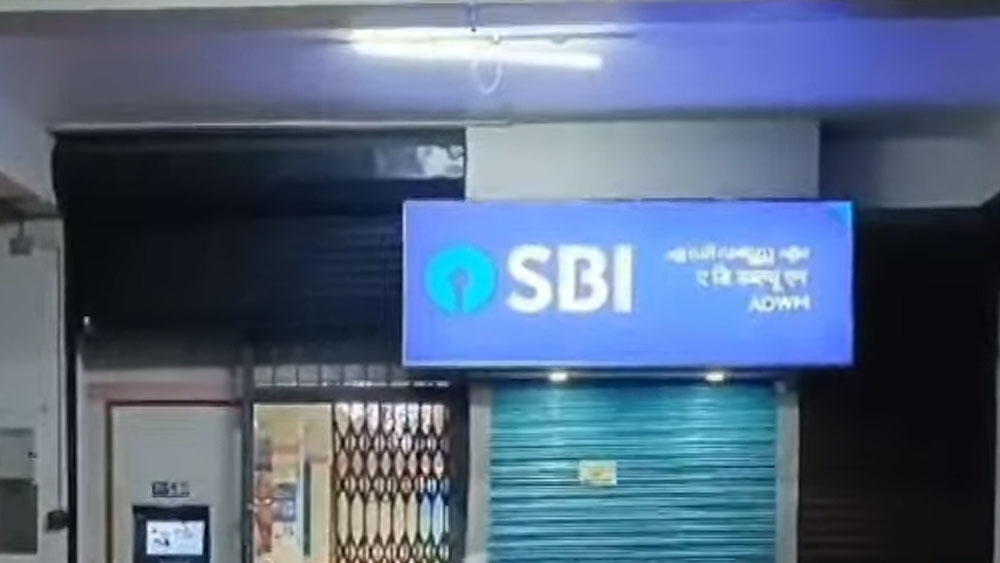 തൃശൂരിലെ മൂന്ന് എടിഎമ്മുകളിൽ വൻ കവർച്ച; കൊള്ളയടിച്ചത് അരക്കോടിയിലധികം രൂപ