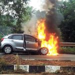 കണ്ണൂരിൽ ഓടിക്കൊണ്ടിരുന്ന കാറിന് തീപിടിച്ചു