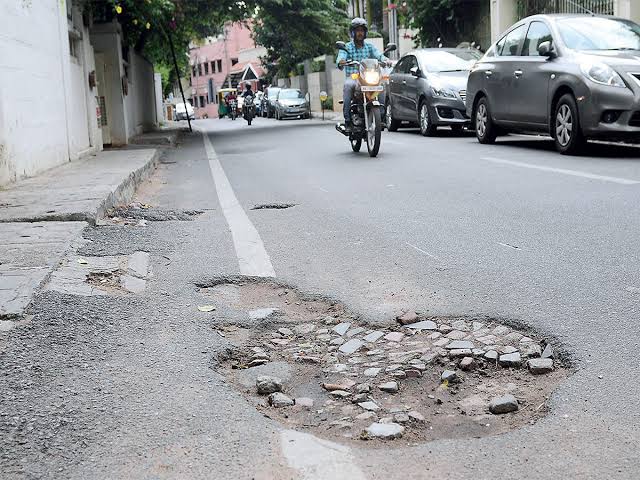റോഡിലെ കുഴികൾ നികത്താൻ നടപടി