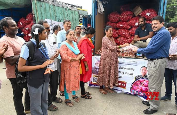 ബെംഗളൂരുവിൽ കുറഞ്ഞ വിലയ്ക്ക് ഉള്ളിവിൽപന ആരംഭിച്ച് കൺസ്യൂമേഴ്‌സ് ഫെഡറേഷൻ