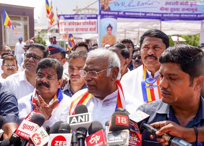 സിദ്ധാർഥ ട്രസ്റ്റ്‌ ഭൂമി ഇടപാട്; മല്ലികാർജുൻ ഖാർഗെയ്ക്കെതിരെ പരാതി