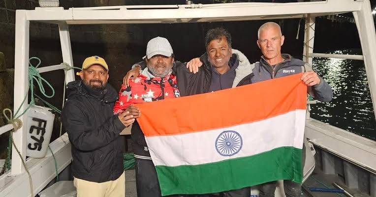 ഇംഗ്ലീഷ് ചാനൽ ഒറ്റയ്ക്ക് നീന്തിക്കടന്ന് പുതിയ റെക്കോർഡുമായി ബെംഗളൂരു സ്വദേശി