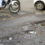 കുഴികൾ നികത്തിയില്ലെങ്കിൽ നിയമനടപടി; ഉദ്യോഗസ്ഥർക്ക് താക്കീതുമായി സർക്കാർ