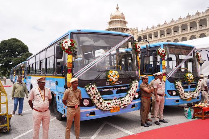 ബിഎംടിസിയുടെ പുതിയ 100 ബസുകൾ മുഖ്യമന്ത്രി ഫ്ലാഗ് ഓഫ് ചെയ്തു
