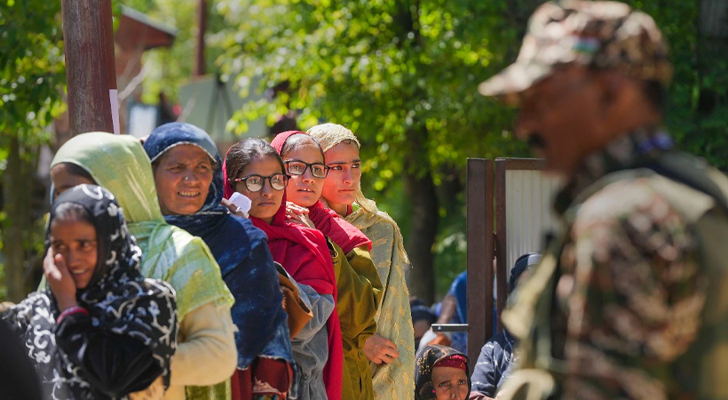 ജമ്മു കശ്മീരില്‍ രണ്ടാം ഘട്ട വോട്ടെടുപ്പ് ആരംഭിച്ചു; ജനവിധി തേടി 239 സ്ഥാനാർത്ഥികൾ
