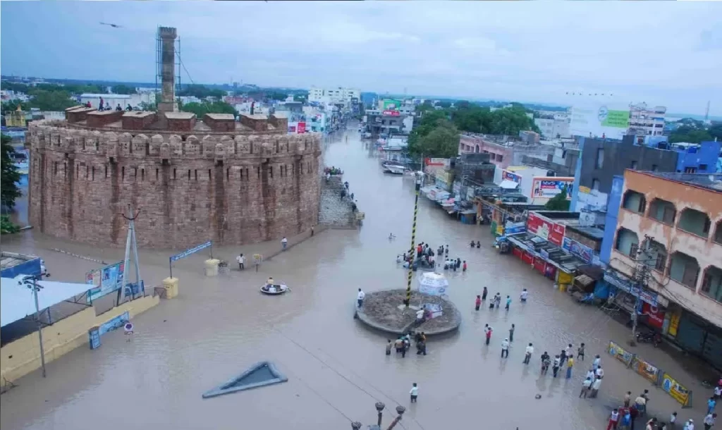 ആന്ധ്രയിലും തെലങ്കാനയിലും കനത്ത മഴ; എട്ട് പേർ മരിച്ചു