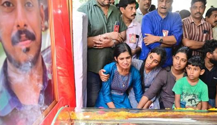 അര്‍ജുന് നാടിന്റെ യാത്രാമൊഴി; മൃതദേഹം സംസ്കരിച്ചു