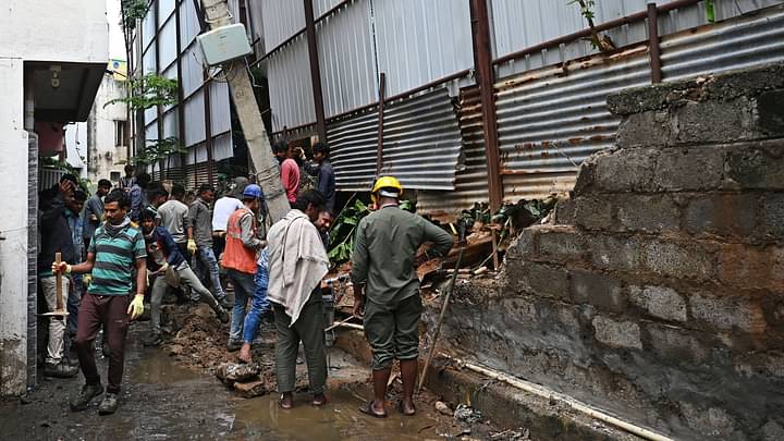 കനത്ത മഴ; വീടിന്റെ ഭിത്തി തകർന്നുവീണ് ഒരു കുടുംബത്തിലെ അഞ്ച് പേർക്ക് പരുക്ക്