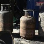 പാചകവാതക സിലിണ്ടർ പൊട്ടിത്തെറിച്ച് രണ്ട് പേർക്ക് പൊള്ളലേറ്റു