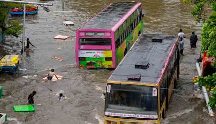 ചെന്നൈയിൽ കനത്ത മഴ തുടരുന്നു, സ്കൂളുകൾക്ക് അവധി, രജനികാന്തിന്‍റെ ആഡംബര വില്ലയിലും വെള്ളംകയറി