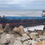 മുതലപ്പൊഴിയില്‍ വീണ്ടും അപകടം; പുലിമുട്ടിലേക്ക് ബാര്‍ജ് ഇടിച്ച്‌ കയറി