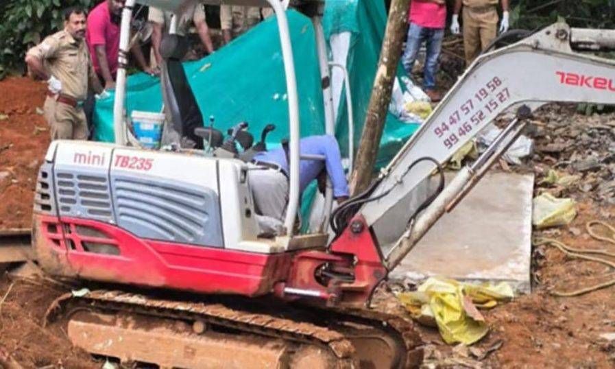 മണ്ണുമാന്തി യന്ത്രത്തില്‍ തല കുടുങ്ങി; വീട്ടുടമയ്‌ക്ക് ദാരുണാന്ത്യം