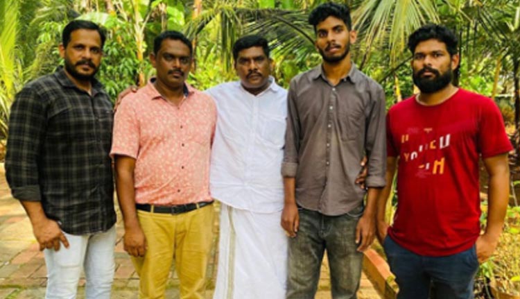 തെറ്റിദ്ധാരണകൾ നീങ്ങി, പ്രശ്നങ്ങളെല്ലാം പറഞ്ഞു തീർത്തു; അർജുൻ്റെ കുടുംബത്തെ കാണാൻ മനാഫെത്തി