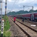 റെയിൽവേ ട്രാക്കിൽ ഹെഡ്ഫോൺ വച്ച് മൊബൈലിൽ മുഴുകി ട്രാക്കിലിരുന്നു; ട്രെയിനിടിച്ച് വിദ്യാർഥിക്ക് ദാരുണാന്ത്യം