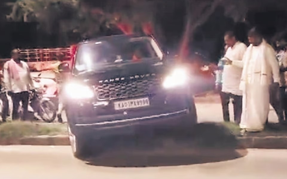 മുഖ്യമന്ത്രിയുടെ വാഹനവ്യൂഹത്തെ തടസപ്പെടുത്തി; എംഎൽഎ ജനാർദന റെഡ്ഢിയുടെ കാറുകൾ പിടിച്ചെടുത്തു