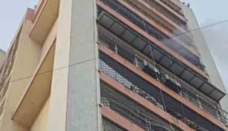 മുംബൈയിൽ കെട്ടിടത്തിന് തീപിടിച്ച് മൂന്നുപേർ മരിച്ചു