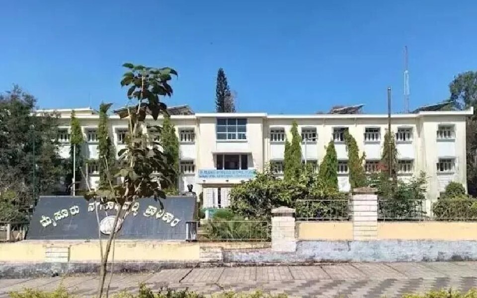 മുഡ; സിദ്ധരാമയ്യയുടെ ഭാര്യയ്ക്ക് നൽകിയ പ്ലോട്ടുകൾ തിരിച്ചെടുത്തു