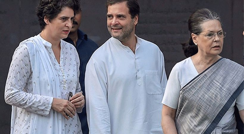സോണിയ ഗാന്ധി വയനാട്ടിലേക്ക്; പ്രിയങ്കയ്ക്കും രാഹുലിനുമൊപ്പം റോഡ് ഷോയില്‍ പങ്കെടുക്കും