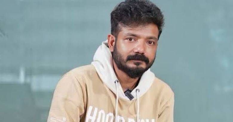 കൊച്ചി ലഹരിക്കേസ്: നടൻ ശ്രീനാഥ്‌ ഭാസി പോലീസ് സ്റ്റേഷനില്‍ ഹാജരായി