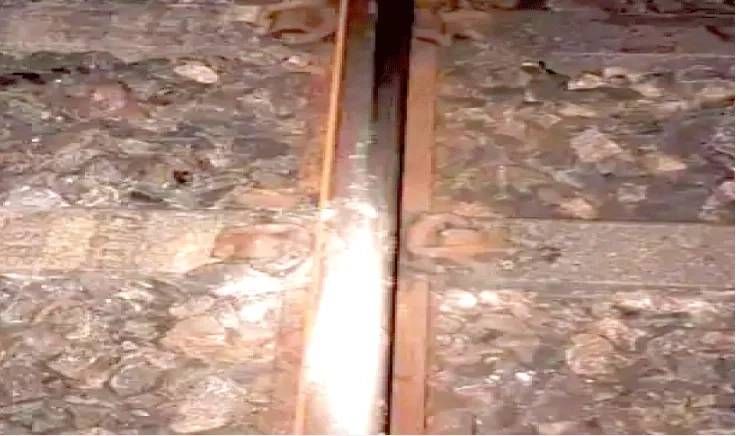 മംഗളൂരുവില്‍ പാളത്തില്‍ കല്ലുകള്‍ വെച്ച്‌ ട്രെയിൻ അട്ടിമറി ശ്രമം