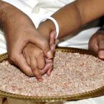 വിജയദശമി ദിനത്തില്‍ അറിവിന്റെ ആദ്യാക്ഷരം നുകര്‍ന്ന് ആയിരങ്ങള്‍