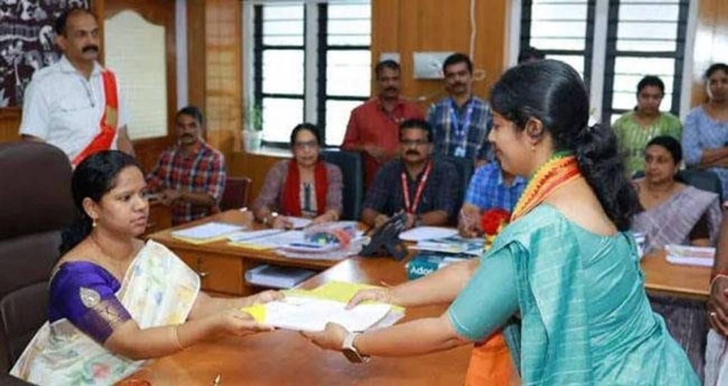 വയനാട്ടില് എൻഡിഎ സ്ഥാനാര്ഥി നവ്യാ ഹരിദാസ് പത്രിക സമര്പ്പിച്ചു