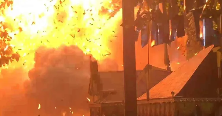 നീലേശ്വരത്ത് തെയ്യംകെട്ട് മഹോത്സവത്തിനിടെ അപകടം; 154 പേർക്ക് പരുക്ക്, 10 പേർ ​ഗുരുതരാവസ്ഥയിൽ