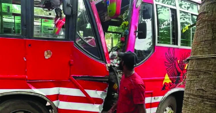 അത്തോളിയിൽ സ്വകാര്യ ബസുകൾ കൂട്ടിയിടിച്ച് അപകടം; നാലുപേരുടെ നില ഗുരുതരം