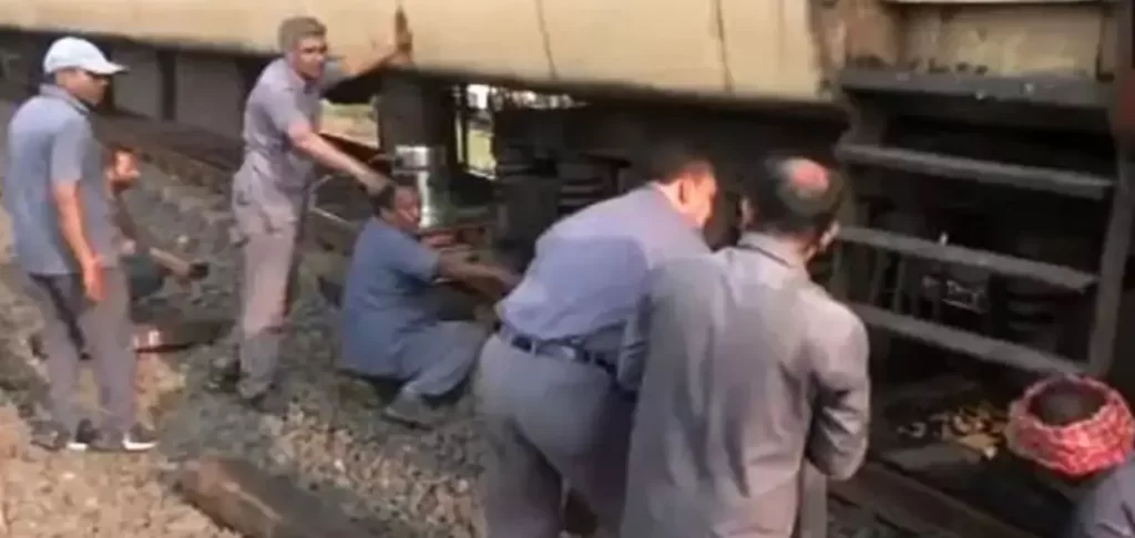 ഷാലിമർ എക്സ്പ്രസ് പാളംതെറ്റി