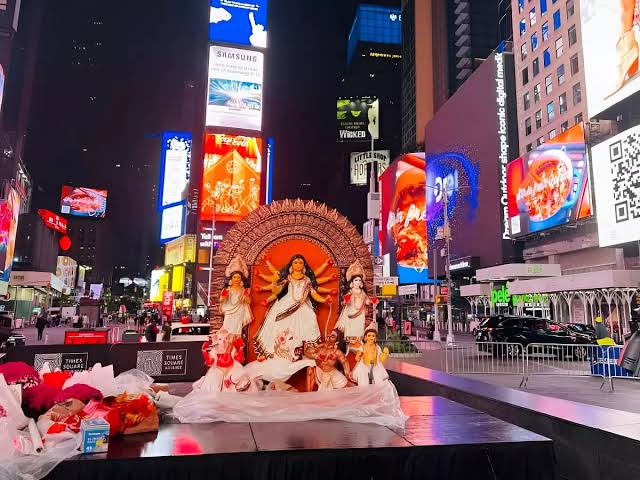 ചരിത്രത്തിലാദ്യം; ന്യൂയോർക്ക് ടൈംസ് സ്‌ക്വയറിൽ ദുർഗാപൂജ ആഘോഷിച്ചു