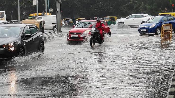 ശക്തമായ മഴ; ബെംഗളൂരുവിൽ സ്കൂളുകൾക്ക് നാളെ അവധി