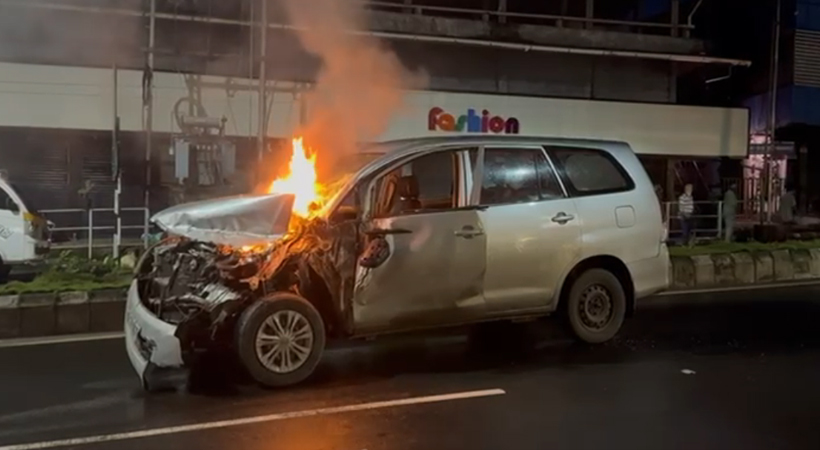 നിര്ത്തിയിട്ട പിക്കപ്പ് ലോറിയിലിടിച്ച് ഇന്നോവ കാറിന് തീപിടിച്ചു