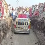 ഭാഗ്യചിഹ്നമായ കാറിനെ വിറ്റൊഴിയുന്നതിന് പകരം ആചാരമര്യാദകളോടെ സംസ്‌കരിച്ച് കുടുംബം; സന്യാസിമാരും പുരോഹിതന്മാരുമടക്കം ചടങ്ങില്‍ പങ്കെടുത്തത് 1500 പേര്‍