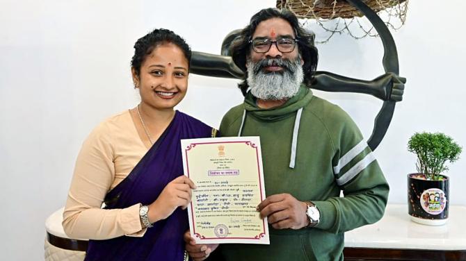 ജാർഖണ്ഡിന്റെ 14-ാമത് മുഖ്യമന്ത്രിയായി ഹേമന്ത് സോറൻ; സത്യപ്രതിജ്ഞ ഇന്ന്