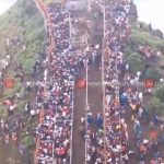 ചിക്കമഗളൂരുവിൽ മലമുകളിലെ ക്ഷേത്രത്തിലേക്കുള്ള യാത്രക്കിടെ തീർത്ഥാടകര്‍ കാൽ വഴുതി വീണ് അപകടം; 10 പേർക്ക് പരുക്ക്, നിരവധി പേര്‍ മലമുകളിൽ കുടുങ്ങി