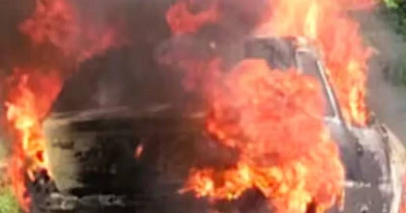 ഓടിക്കൊണ്ടിരുന്ന കാര്‍ കത്തി നശിച്ചു; കാറിലുണ്ടായിരുന്ന മൂന്നു പേര്‍ രക്ഷപ്പെട്ടത് തലനാരിഴയ്ക്ക്