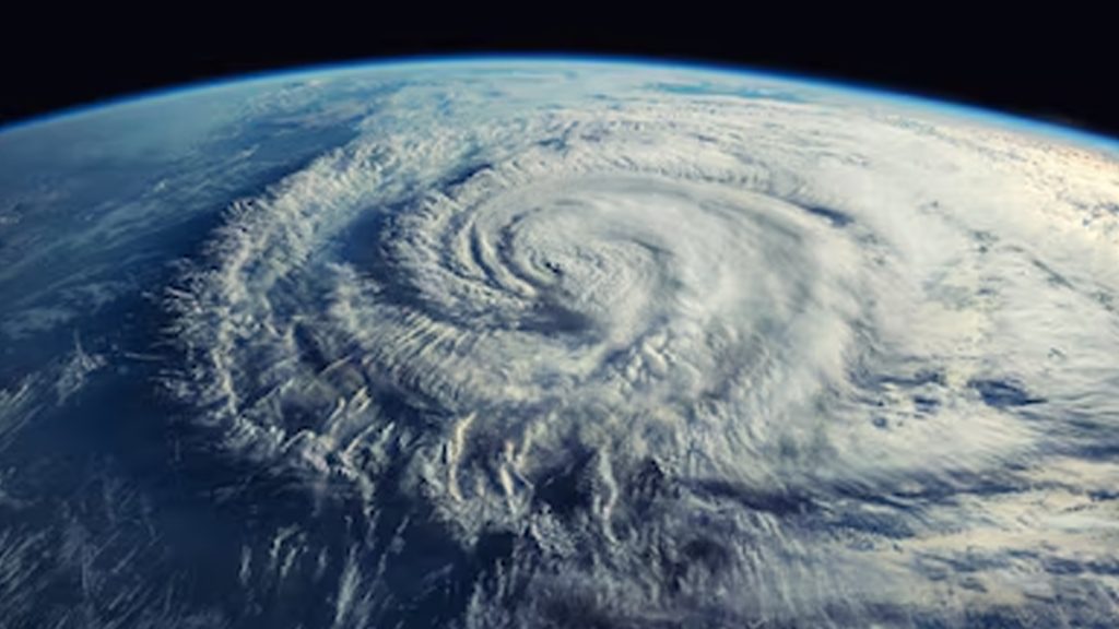 ബംഗാള്‍ ഉള്‍കടലില്‍ ‘ഫെന്‍ഗല്‍’ചുഴലിക്കാറ്റ്; 8 ജില്ലകളിൽ സ്‌കൂളുകൾക്ക് അവധി പ്രഖ്യാപിച്ച് തമിഴ്നാട്, കേരളത്തിലും മഴ കനക്കും 