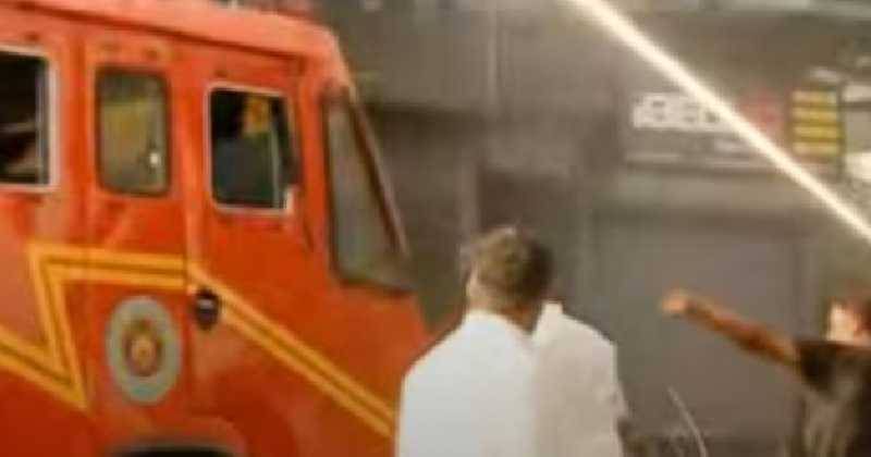 ആലുവയില്‍ ഇലക്‌ട്രോണിക് കടയില്‍ വന്‍ തീപിടിത്തം