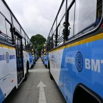 വാഹനത്തിന് വഴി നൽകിയില്ലെന്ന് ആരോപണം; ബിഎംടിസി ബസ് ഡ്രൈവറെ ആക്രമിച്ച് ബൈക്ക് യാത്രക്കാരൻ