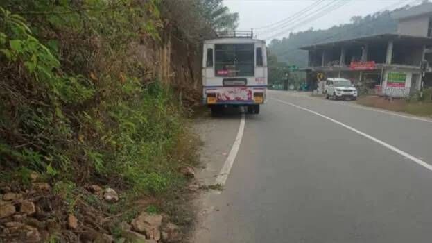 ഓടിക്കൊണ്ടിരുന്ന കെഎസ്‌ആര്‍ടിസി ബസില്‍ നിന്ന് തെറിച്ചു വീണ് യാത്രക്കാരി മരിച്ചു