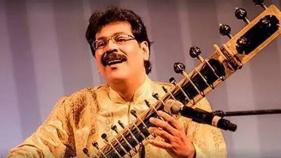 വിദ്യാര്‍ഥിനിയെ പീഡിപ്പിച്ച കേസ്; പ്രശസ്ത ഗായകന്‍ സഞ്ജയ് ചക്രവര്‍ത്തി അറസ്റ്റില്‍