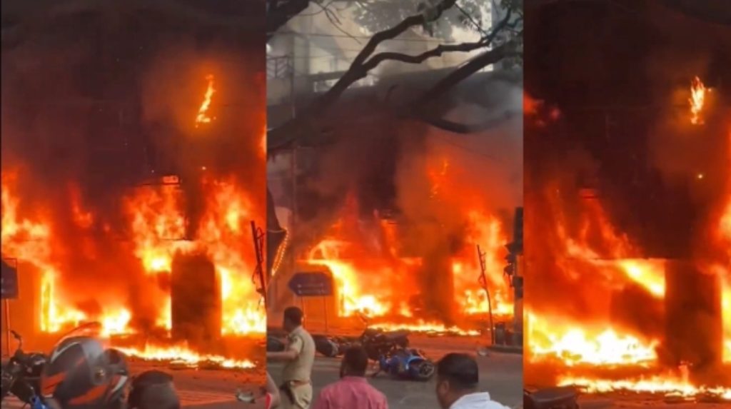 ബെംഗളൂരുവിലെ ഇലക്ട്രിക് വാഹന ഷോറൂമിൽ വൻ തീപിടുത്തം; ജീവനക്കാരി വെന്തുമരിച്ചു