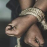 ശ്വാസം പിടിച്ചുവെച്ച് മരിച്ചതായി അഭിനയിച്ചു; അക്രമികൾ തട്ടിക്കൊണ്ടുപോയി കുഴിച്ചിട്ട യോഗ അധ്യാപിക രക്ഷപ്പെട്ടു