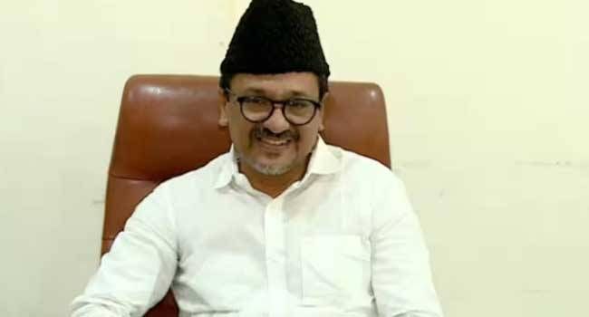 വിവാദങ്ങള്ക്കിടെ പാണക്കാട് സാദിഖലി ശിഹാബ് തങ്ങള് വീണ്ടും ഖാസി സ്ഥാനം ഏറ്റടുത്തു