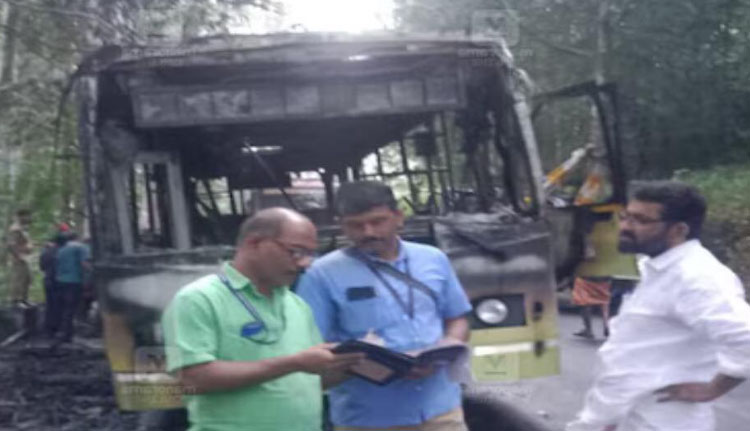 പമ്പയിൽ കെഎസ്ആർടിസി ബസിന് തീപിടിച്ചു; ആളപായമില്ല