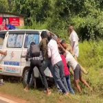 മാവോ നേതാവ് വിക്രം ഗൗഡയുടെ മൃതദേഹം കൊണ്ടുപോയ ആംബുലൻസ് അപകടത്തിൽ പെട്ടു