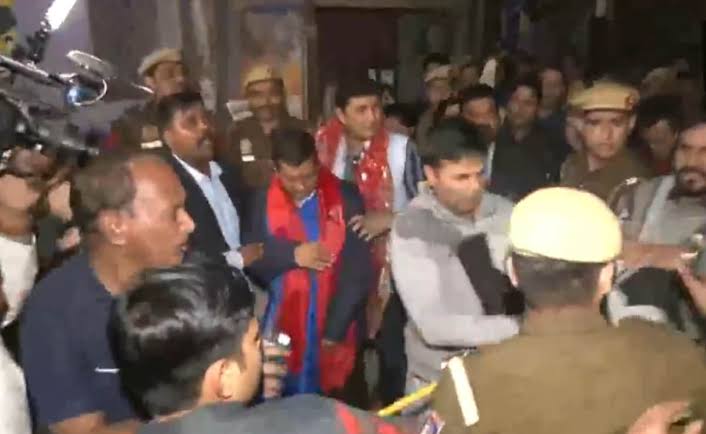 അരവിന്ദ് കെജ്രിവാളിനെതിരെ ആക്രമണം; അക്രമി കസ്റ്റഡിയിൽ