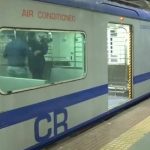 പ്ലാറ്റ്ഫോമിലെത്തിയിട്ടും ട്രെയിനിന്റെ വാതിൽ തുറക്കാതെ യാത്രക്കാർ കുടുങ്ങി; മാനേജർക്ക് സസ്പെൻഷൻ