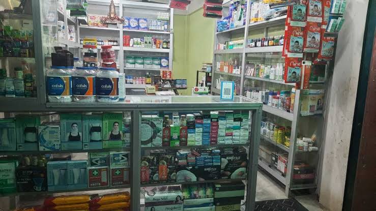 സർക്കാർ ആശുപത്രികൾക്ക് സമീപത്തെ അനധികൃത ഫാർമസികൾക്കെതിരെ നടപടി