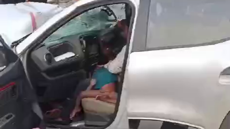 കാർ സിമന്റ്‌ ട്രക്കിലിടിച്ച് അപകടം; രണ്ട് വയസുകാരൻ ഉൾപ്പെടെ രണ്ട് മരണം